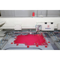 Máquina de coser típica de patrón industrial para guantes